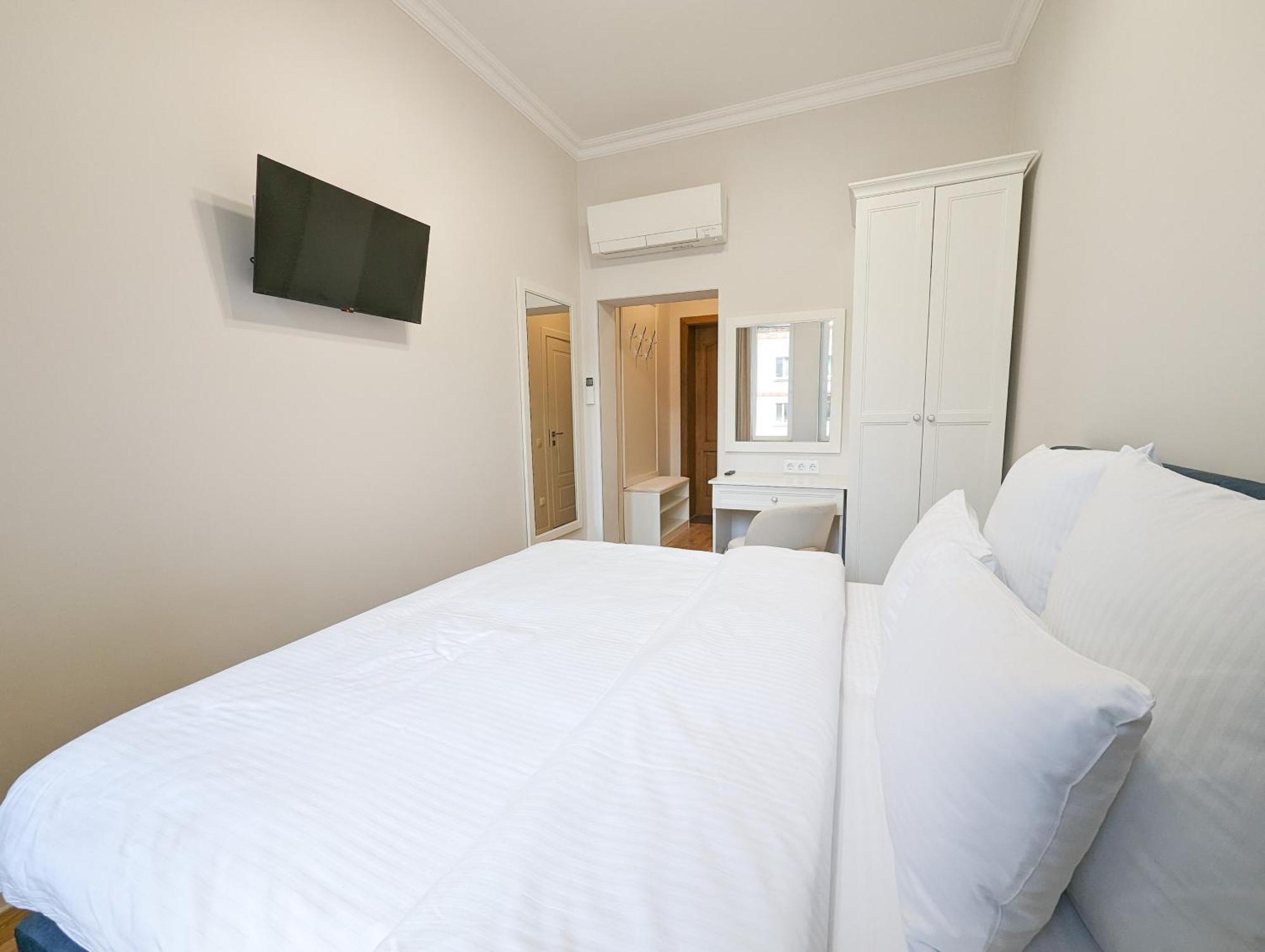 Kyiv Honchara Hotel Habitación foto